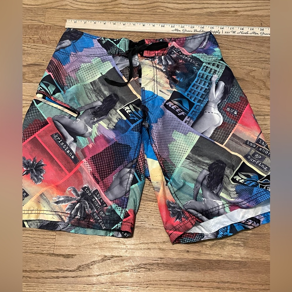 Reef‎ shorts no size inside measure 28 waist board shorts
